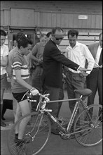 Hugo Koblet coaching young cycle racers 1962.