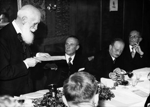 Peider Lansel being presented with the Schiller Award, prize 1943