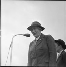 Lady Baden-Powell 1957 .