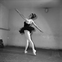 Prima ballerina Mila Guertler, 1963.