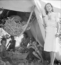 Yenish women and children, 1943 .