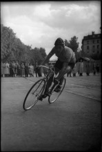 Hans Schütz, race cyclist.