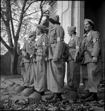 Members of women's military service; air-raid protection; 1945.