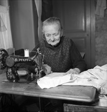 Val-de-Ruz , Cernier: woman using Pfaff sewing machine .