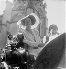 Charlotte and Felix of Luxembourg driving through Berne, 1947.