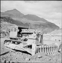 Marmorera building site, bulldozer, around 1953.