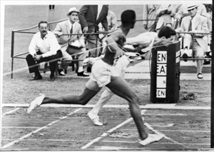 Rome 1960: final 400m; Davis wins, Kaufmann falls .