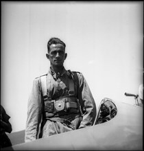 Pilot Fritz Glur before taking off to Arbedo, 1947.