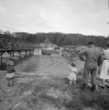 Ochsenfurth Steg, bridge is moved downstream; 1959.