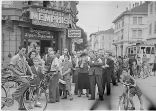 WW 2: border in Chiasso, 1943. gazers