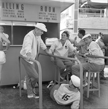 Rome 1960: Armin Hary (left) with german athletes.