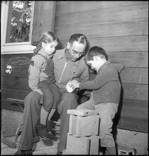 Max Werner Lenz with children of Elsie Attenhofer around 1955.