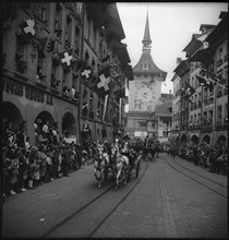 People waiting for Winston Churchill to pass by, Berne 1946