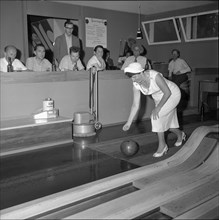 SAFFA fair 1958: woman bowling at the Paradise for men .