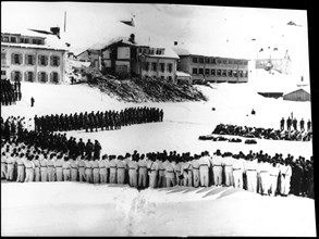 Andermatt, 11 soldiers killed by avalanche, soldiers at farewell ceremony, 1945 .