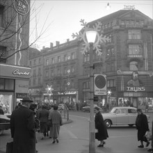 Advent season in Zurich 1955: Bahnhofstrasse .