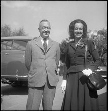 Polar explorer Lincoln Ellsworth and wife, departure. Düdendorf 1948