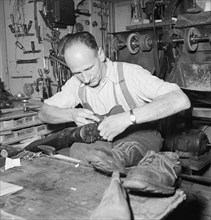 K. Vögeli-Leuzinger, shoemaker 1949.