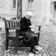 Knitting grandma in Zurich.