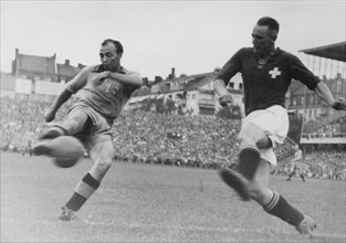 International match Sweden - Switzerland, Stockholm, 1946: Gunnar Gren scores 4-2, on the right