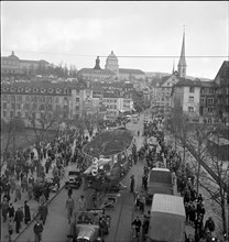 Nosy people watching ship transport through Zurich 1938