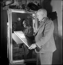 Artist Cuno Amiet at home in Oschwand 1943. in front of mirror