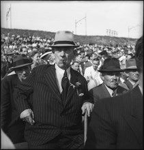 Former wrestling champion Alphons Thurneysen (C), 1943 .