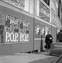 Propaganda wall before voting, around 1955 .