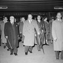 Vincent Auriol (dark coat), arrival at Geneva train station 1955.