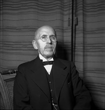 Dr. h.c. Karl Paul Taeuber-Amsler, Zurich 1942