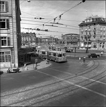 Trolley bus near the Zurich main railway station, around 1955.