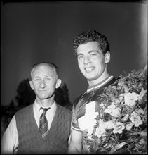 Peter Tiefenthaler (R), winner Amateur Sprinter championship; Oerlikon 1953.