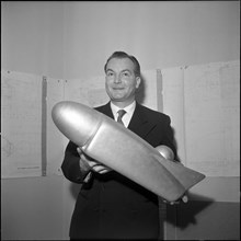 Ingeneer G. Andreoli with his invention Spitlight P300S