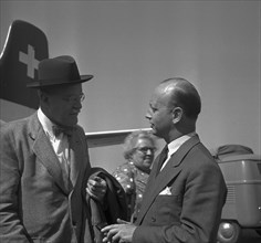 Allen W. Dulles (l) arriving in Zurich-Kloten, 1953