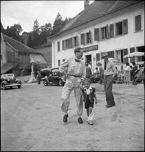 Emmanuel de Graffenried and son Leo, 1950