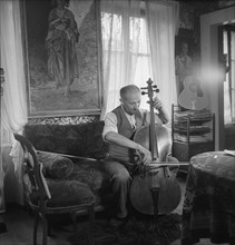 Fritz Hunziker Playing Music