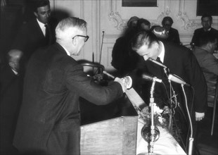 Otto F. Walter is receiving the Charles Veillon price 1959