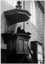 Pastor Jean-Daniel Junod in the pulpit