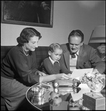 Emmanuel de Graffenried and family, 1950