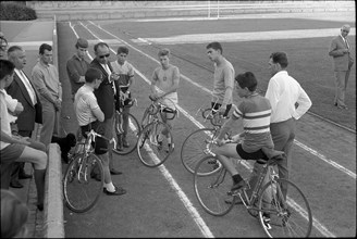 Hugo Koblet coaching young cycle racers 1962