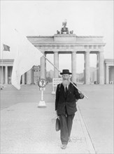 Max Daetwyler in front of the Brandenburg Gate, West Berlin 1959