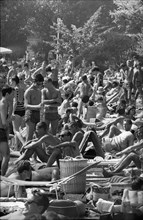 Crowd in the Tiefenbrunnen swimming area, Zurich 1964