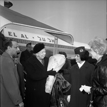 Eleanor Roosevelt at Zurich-Kloten airport 1962