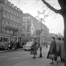 Advent season in Zurich 1955: Bahnhofstrasse