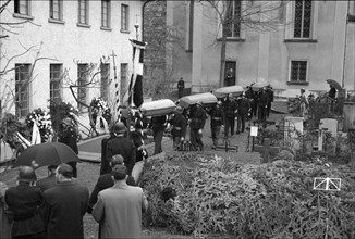 Grand hotel Rigi Kaltbad burned down, 1961: funeral of 5 victims