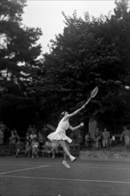 Edith Sutz, tennis player ca. 1940