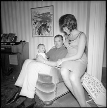 Ingemar Johansson, boxer with family 1963