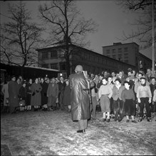 Romanian embassy Berne occupied by four armed Romanians, onlookers, 1955