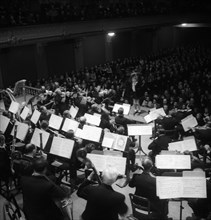 Pierino Gamba conducting in the Tonhalle, Zurich 1947