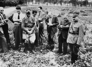 F.T. Wahlen and colonel Perret invited the press, medias to canton Vaud 1943.